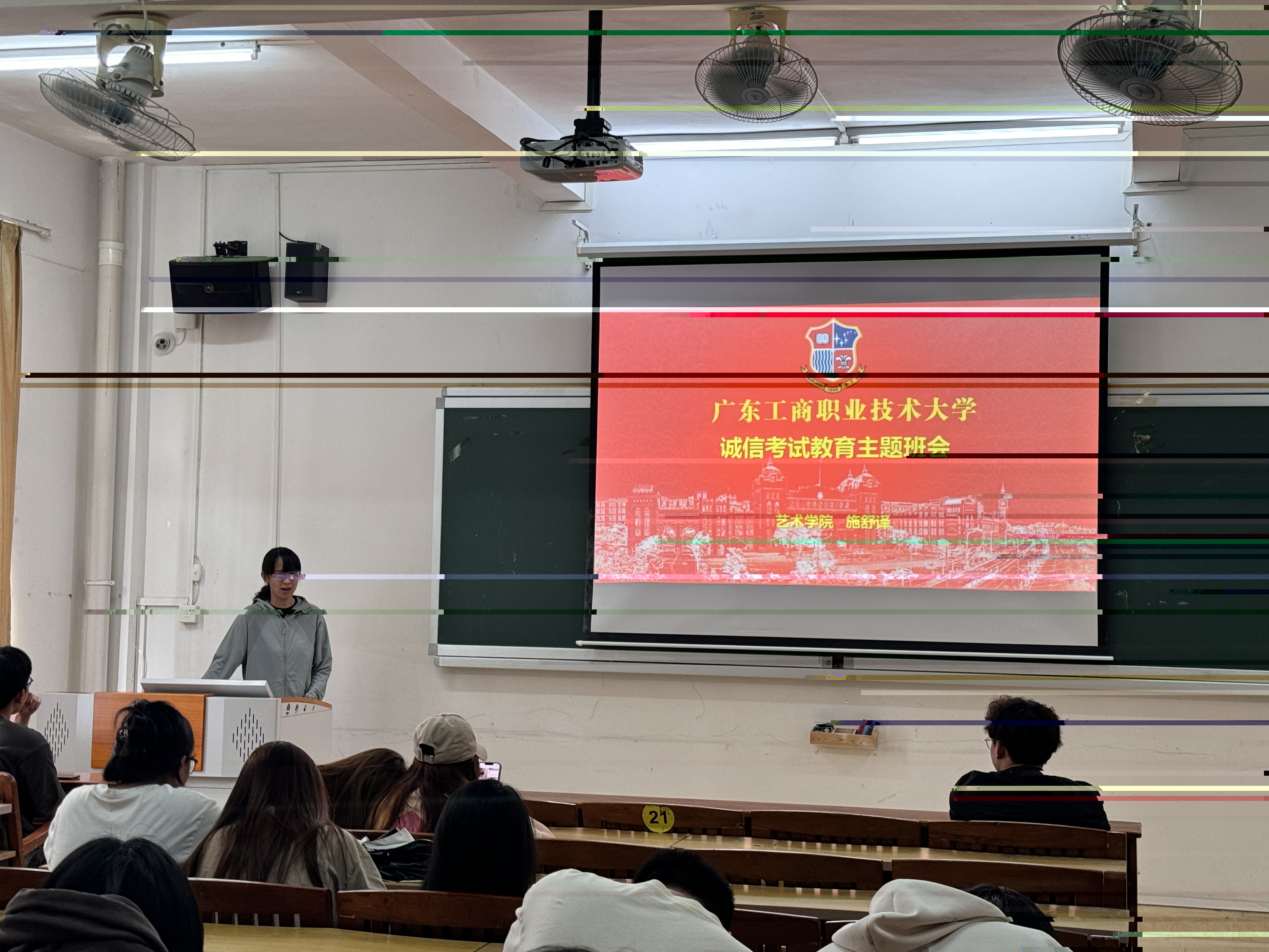 施老師.jpg 施老師.jpg